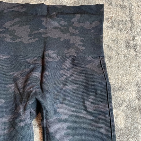 SPANX Look at Me Now Seamless Leggings - Picture 4 of 5